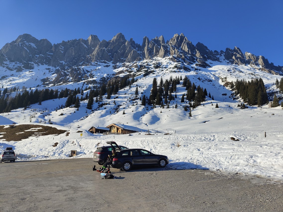 Background image of a ski area parkinglot